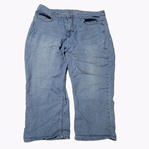 Riders By Lee Mid Rise Capri Jeans Womens Size 35 Waist Light Wash Denim Pants